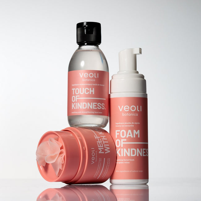 Veoli Botanica Melt With Kindness emulgujące masełko łagodzące do zmywania makijażu i SPF do skóry naczyniowej 40g
