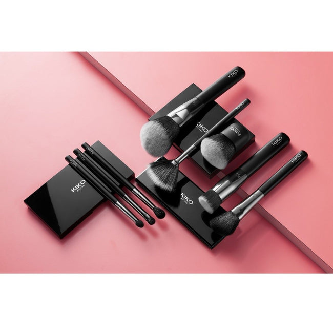 KIKO Milano Face 12 Powder Fan Brush pędzel w kształcie wachlarza do nakładania kosmetyków w pudrze