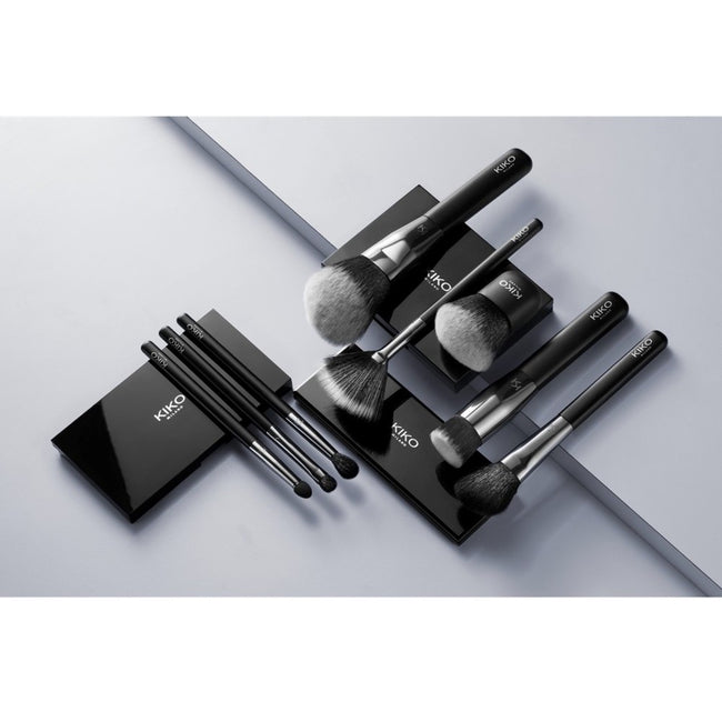KIKO Milano Face 02 Intensive Coverage Brush pędzel z gęstym włosiem do nakładania korektorów i cieni do powiek