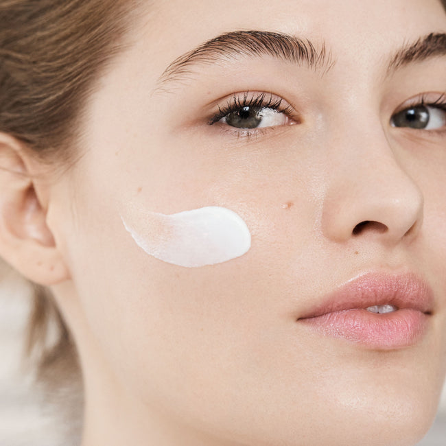 Estée Lauder DayWear Multi-Protection Anti-Oxidant Cream SPF15 ochronno-nawilżający krem do twarzy na dzień dla cery normalnej i mieszanej 50ml
