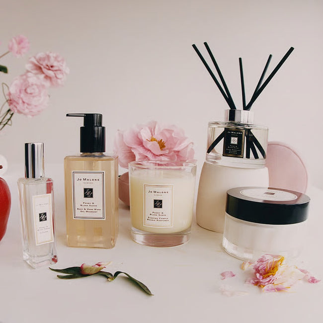 Jo Malone Peony & Blush Suede klasyczna świeca zapachowa 200g