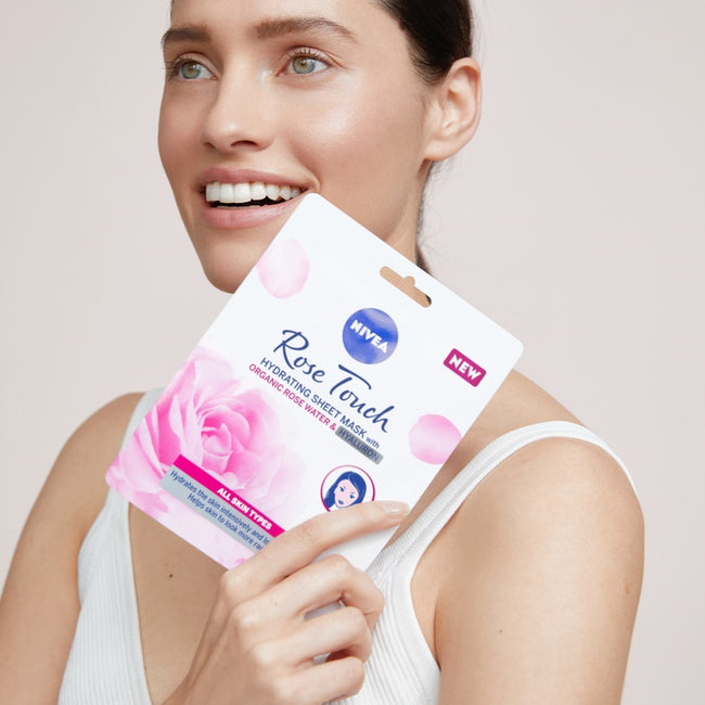 Nivea Rose Touch intensywnie nawilżająca maska z organiczną wodą różaną i kwasem hialuronowym