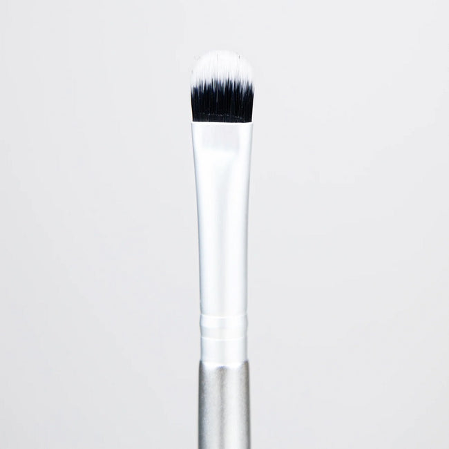 The Balm Flat Eyeshadow Brush płaski pędzel do cieni