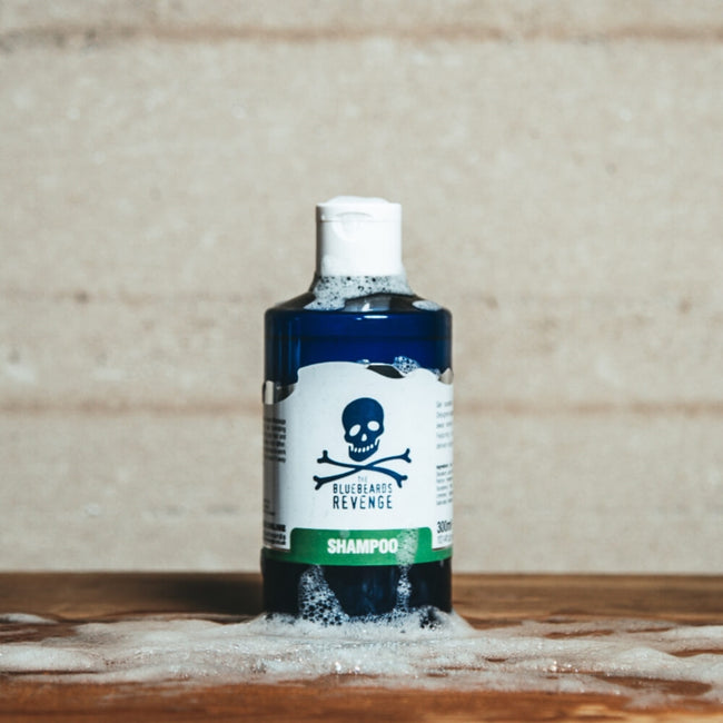 The Bluebeards Revenge Shampoo Classic szampon do włosów i skóry głowy dla mężczyzn 300ml